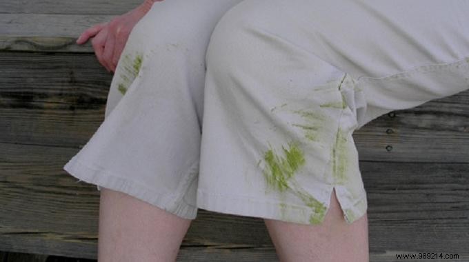 How to Remove Grass Stains from Clothes Easily with Lemon – A Proven Home Remedy
