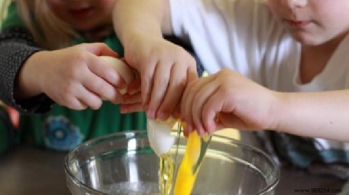 Expert Tip: Remove Egg Stains from Clothes with Cold Soapy Water