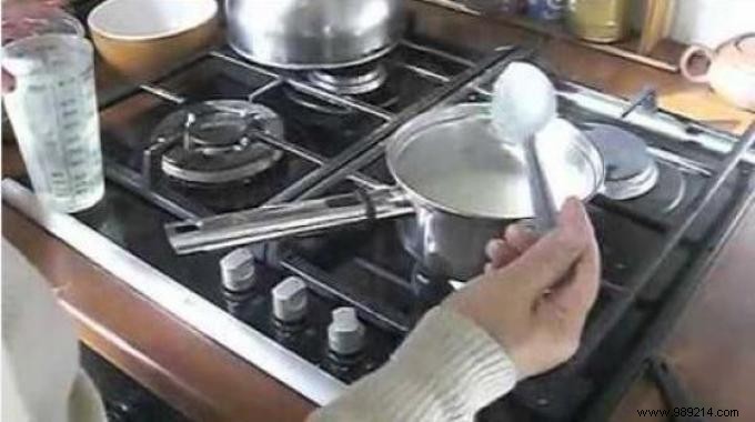 Easy Homemade Glue Recipe: Natural, Kid-Safe DIY with Flour and Water