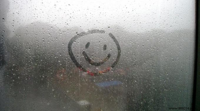 Effortless Trick: Remove Kid Drawings from Windows with Ammonia