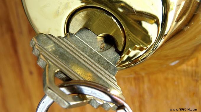 Key Stuck in Lock? Locksmith s Proven Super Glue Trick Removes It Free