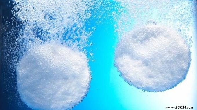 Effortless Toilet Limescale Removal: The Denture Tablet Trick That Works