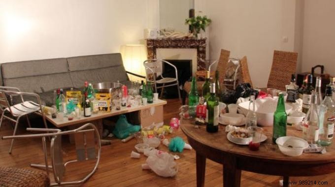 Quick Post-Party Odor Fix: Banish Smells with White Vinegar and Baking Soda