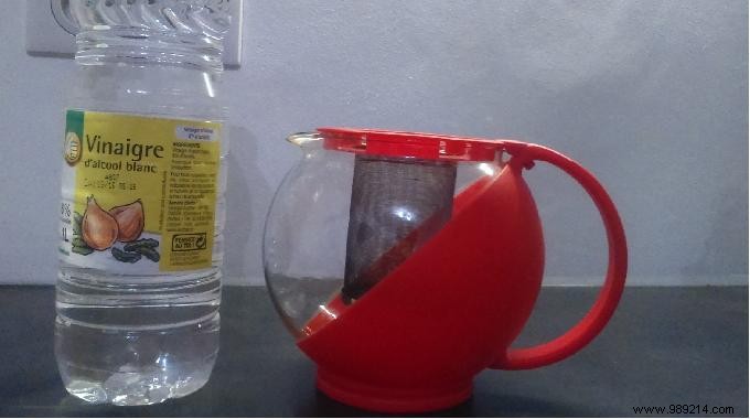 Effortless Natural Method: Descale Your Teapot with White Vinegar