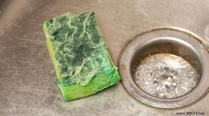 How to Clean and Disinfect Kitchen Sponges with Baking Soda and Vinegar