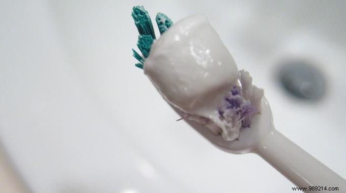 15 Ingenious Toothpaste Hacks for Cleaning, Beauty, and Home Repairs
