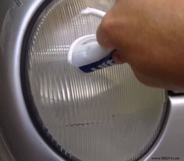 15 Ingenious Toothpaste Hacks for Cleaning, Beauty, and Home Repairs