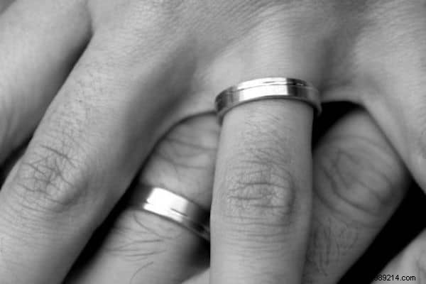 15 Ingenious Toothpaste Hacks for Cleaning, Beauty, and Home Repairs