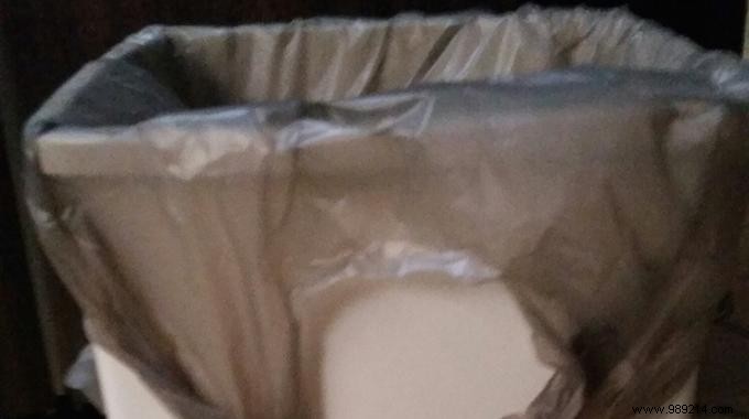 Simple Hack: Secure Grocery Bags Perfectly on Your Trash Can