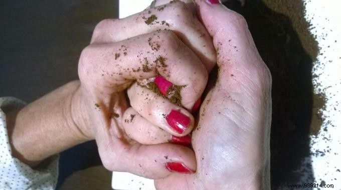 Eliminate Stubborn Hand Odors with This Proven Coffee Grounds Trick