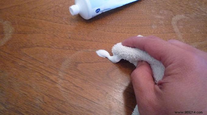 How to Remove Water Stains from Wooden Tables: The Proven Toothpaste Method