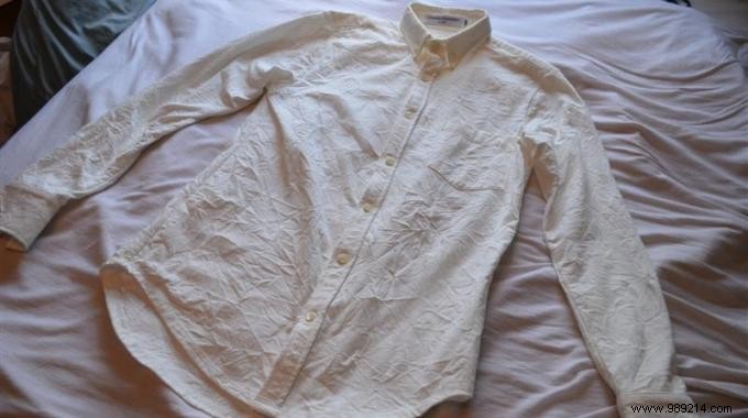 How to Quickly De-Wrinkle Clothes Without an Iron: A Proven Hair Dryer Trick