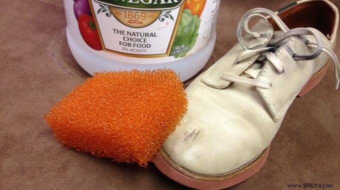 Eliminate Shoe Odors Fast: The Proven White Vinegar Trick