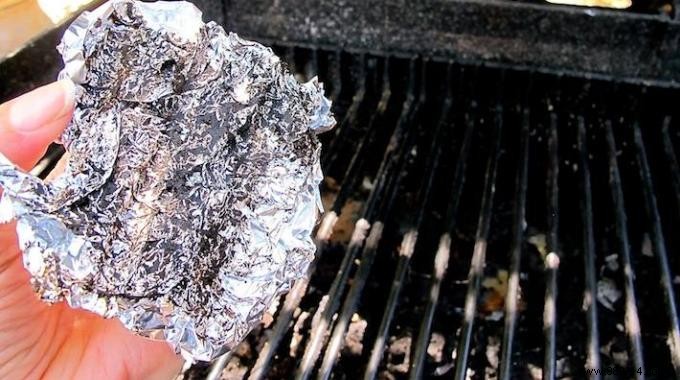 Effortless BBQ Grill Cleaning: The Proven Aluminum Foil Method