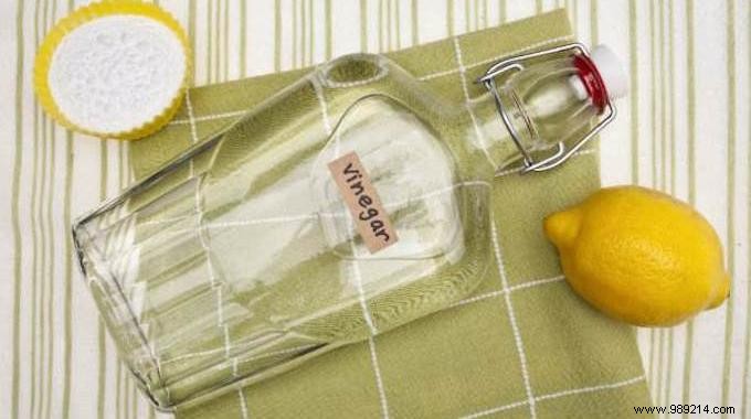 Eliminate White Vinegar s Strong Smell with This Proven Lemon Trick