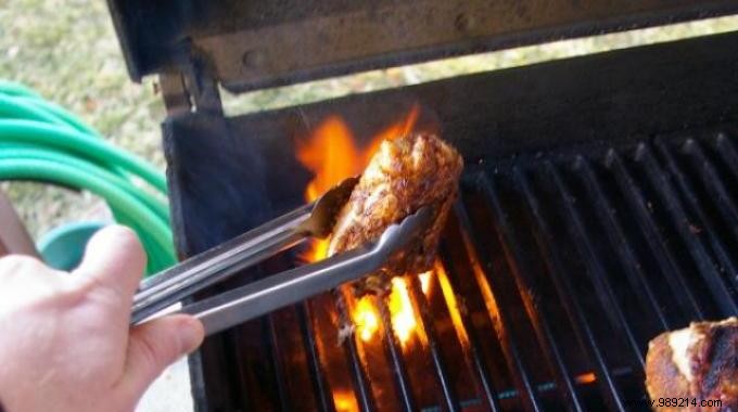Prevent Dangerous Barbecue Flames: Proven Baking Soda Hack