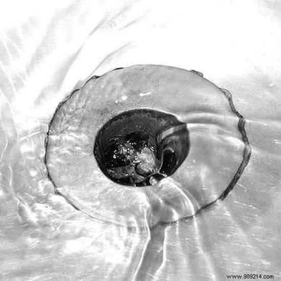 10 Proven Vinegar Hacks to Simplify Cleaning and Home Maintenance