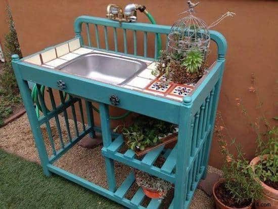 63 Genius Upcycling Ideas to Breathe New Life into Old Furniture