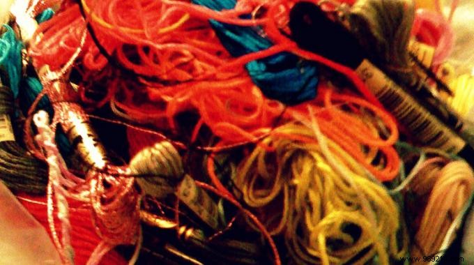 Grandma s Ingenious Wine Cork Hack: Organize Strings, Ribbons, and Threads Knot-Free