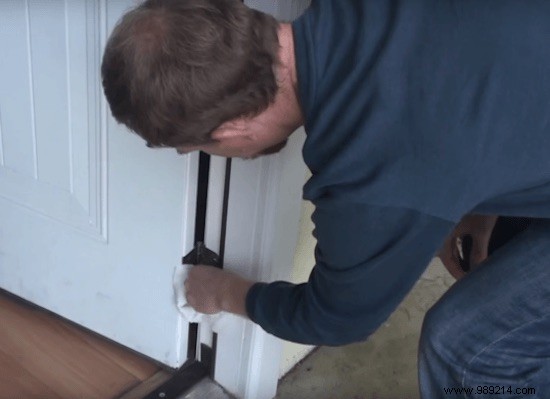 31 Genius Dish Soap Hacks for Cleaning, Gardening, and Home Maintenance