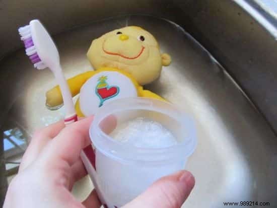 31 Genius Dish Soap Hacks for Cleaning, Gardening, and Home Maintenance