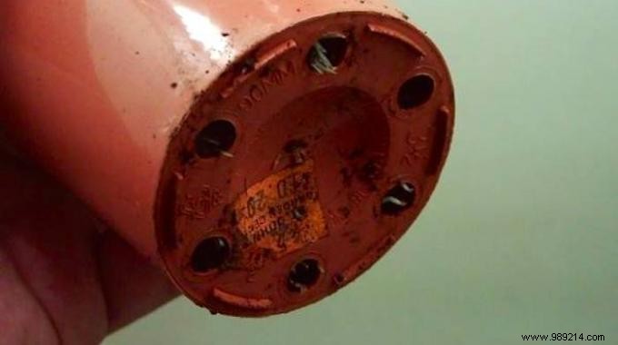 How to Stop Soil from Washing Out of Flower Pots: The Coffee Filter Trick