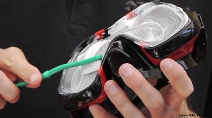 Prevent Dive Mask Fogging: Clean It with Toothpaste Like the Pros