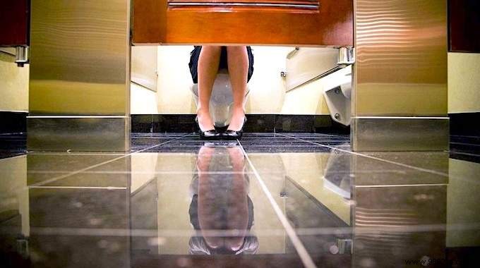 How to Poop Silently: The Proven Toilet Paper Trick to Avoid Splash Noise