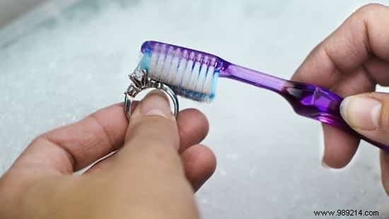 26 Genius Ways to Repurpose Your Old Toothbrush: Proven Cleaning Hacks