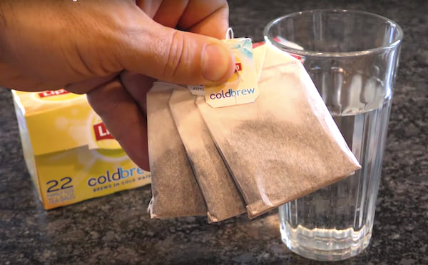 7 Natural Tips for a Spotless, Shiny Bathroom