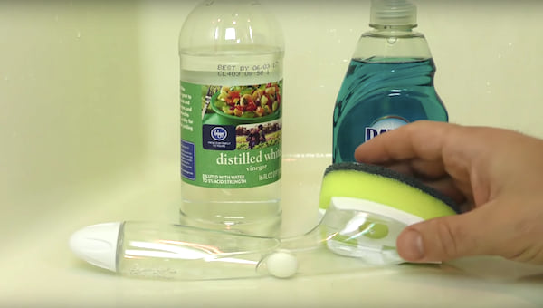 7 Natural Tips for a Spotless, Shiny Bathroom