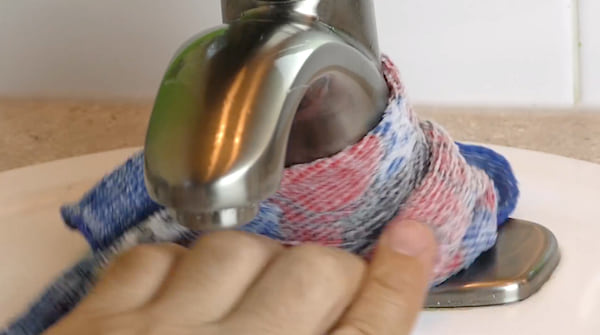 7 Natural Tips for a Spotless, Shiny Bathroom