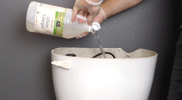 7 Natural Tips for a Spotless, Shiny Bathroom