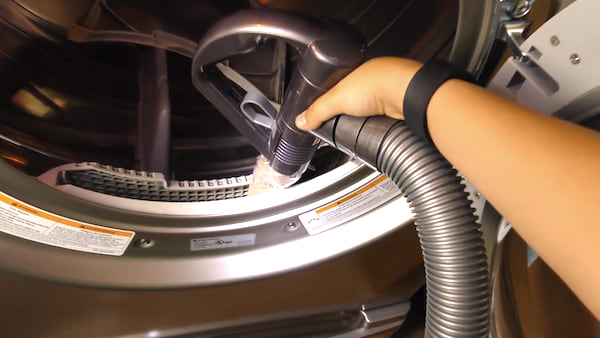 7 Natural Tips for a Spotless, Shiny Bathroom