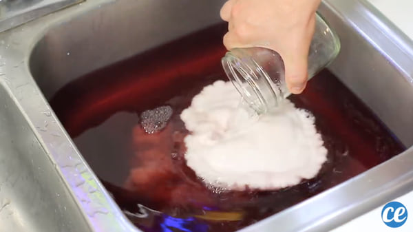 10 Proven White Vinegar Hacks for Eco-Friendly Home Cleaning