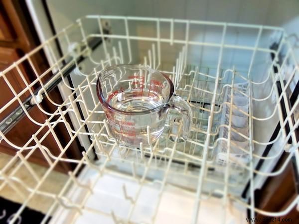 Effortless Deep Clean for Your Dirty Dishwasher: Proven Vinegar and Baking Soda Method
