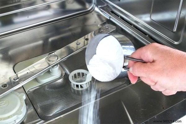 Effortless Deep Clean for Your Dirty Dishwasher: Proven Vinegar and Baking Soda Method