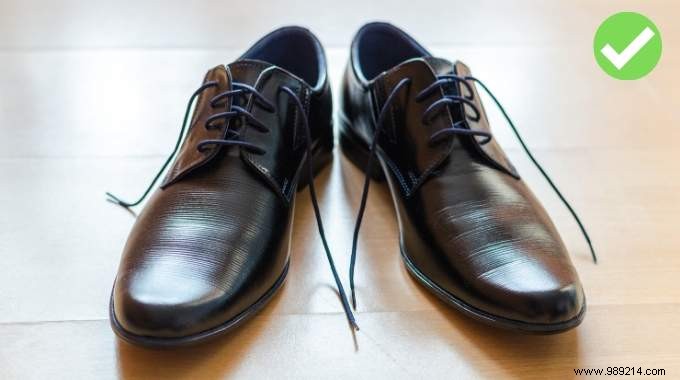 3 Proven White Vinegar Tips to Restore, Clean, and Deodorize Your Shoes