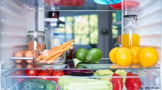 2 Proven White Vinegar Hacks for a Spotless, Odor-Free Fridge