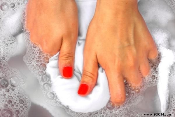7 Proven Tips to Remove Blood Stains from White Clothes Effortlessly