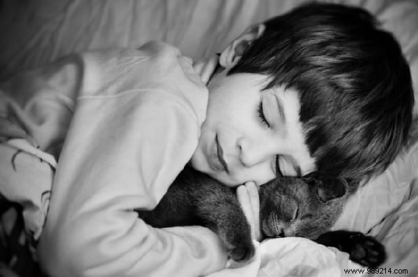 34 Heartwarming Photos: Why Every Child Benefits from Growing Up with a Dog or Cat