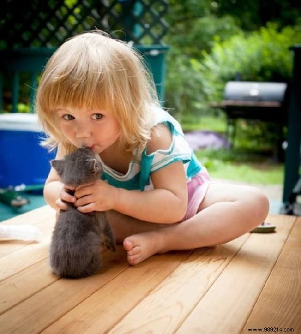 34 Heartwarming Photos: Why Every Child Benefits from Growing Up with a Dog or Cat