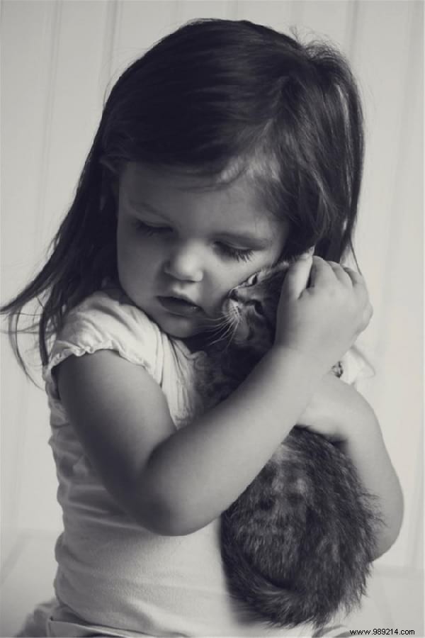 34 Heartwarming Photos: Why Every Child Benefits from Growing Up with a Dog or Cat