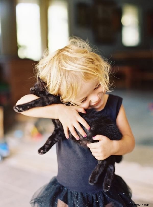 34 Heartwarming Photos: Why Every Child Benefits from Growing Up with a Dog or Cat