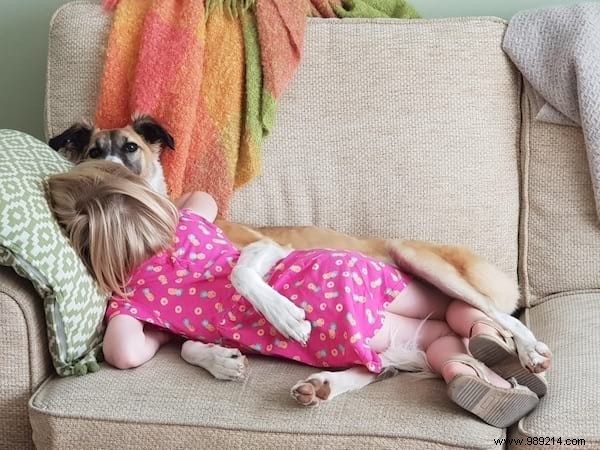 34 Heartwarming Photos: Why Every Child Benefits from Growing Up with a Dog or Cat