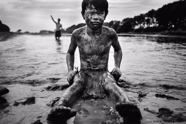 Niki Boon s Screen-Free Family Life: Stunning Black-and-White Photos of Childhood Joy