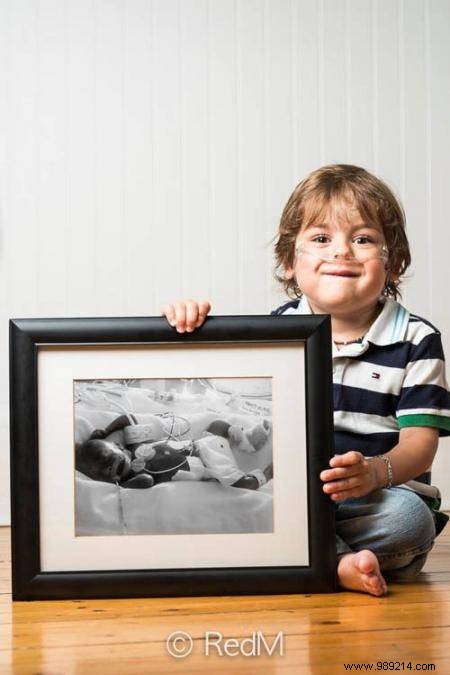 17 Heartwarming Before-and-After Photos of Preemies Holding Their Newborn Pictures