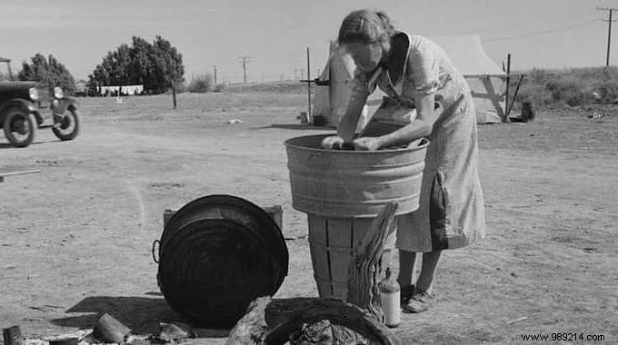 21 Vintage Photos Showcasing the Remarkable Resilience of Our Grandparents