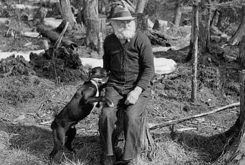 21 Vintage Photos Showcasing the Remarkable Resilience of Our Grandparents