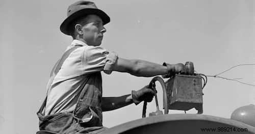 21 Vintage Photos Showcasing the Remarkable Resilience of Our Grandparents